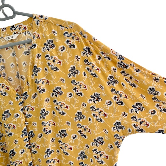 Denver Hayes | Front Tie Floral Top - Picture 6 of 11